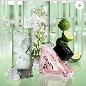 NIB 145.99 PRADA Paradoxe Virtual Flower Eau de parfum
50 ml